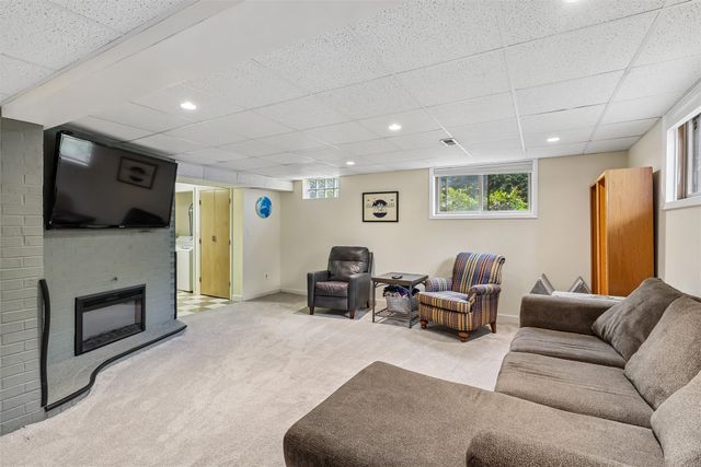 1056 46th Street, Des Moines, IA 50311