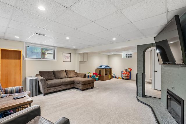 1056 46th Street, Des Moines, IA 50311