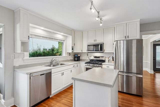 1056 46th Street, Des Moines, IA 50311