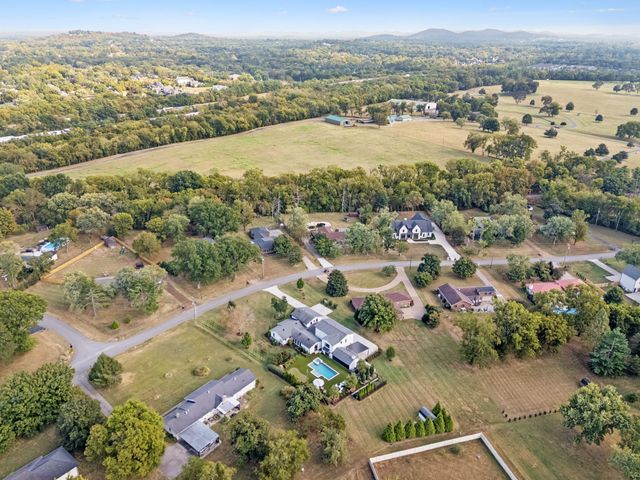 513 Mansion Dr, Brentwood, TN 37027