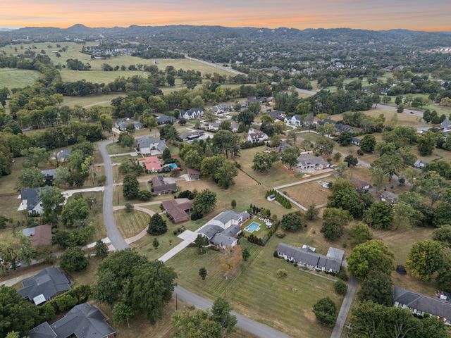 513 Mansion Dr, Brentwood, TN 37027