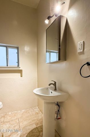 1810 E Cliff Drive, El Paso, TX 79902