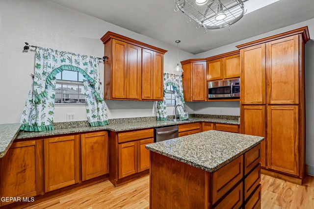 1810 E Cliff Drive, El Paso, TX 79902