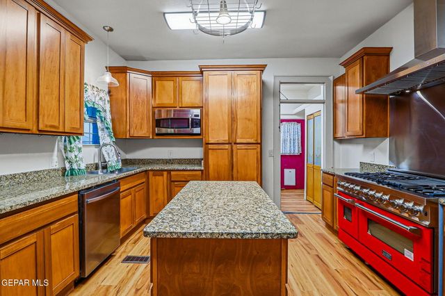 1810 E Cliff Drive, El Paso, TX 79902