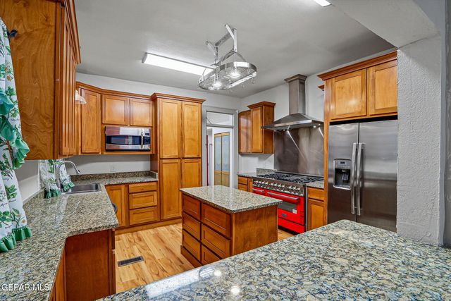 1810 E Cliff Drive, El Paso, TX 79902