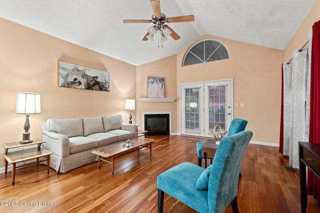 10403 Pine Glen Cir, Louisville, KY 40291