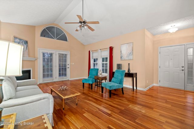 10403 Pine Glen Cir, Louisville, KY 40291