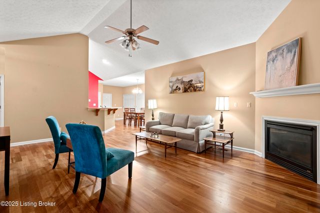 10403 Pine Glen Cir, Louisville, KY 40291