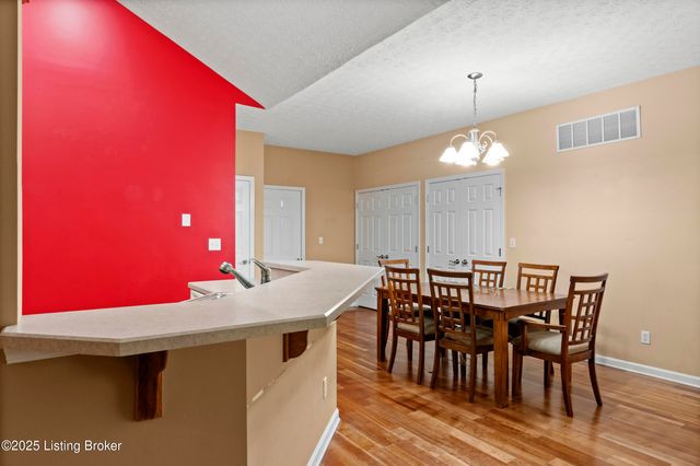 10403 Pine Glen Cir, Louisville, KY 40291