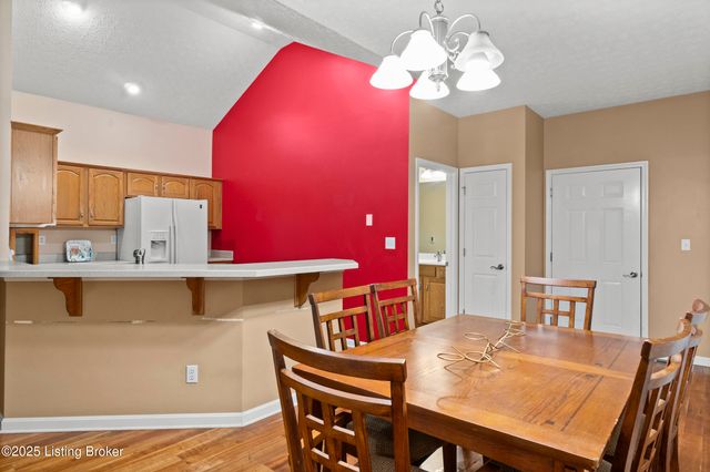 10403 Pine Glen Cir, Louisville, KY 40291