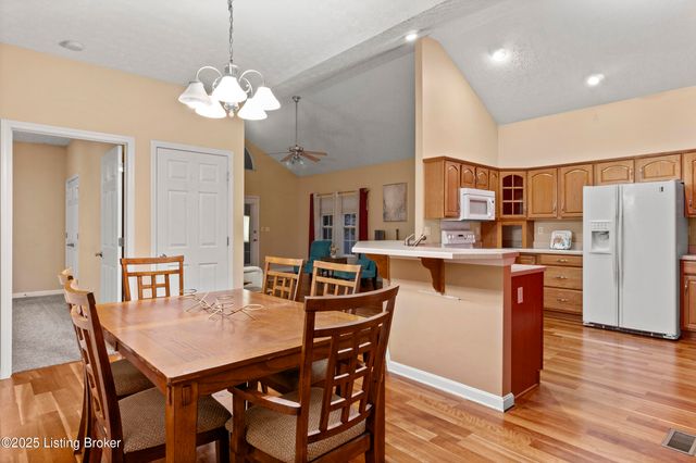 10403 Pine Glen Cir, Louisville, KY 40291