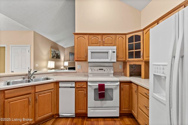 10403 Pine Glen Cir, Louisville, KY 40291