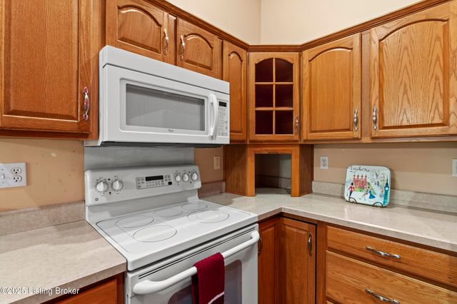 10403 Pine Glen Cir, Louisville, KY 40291