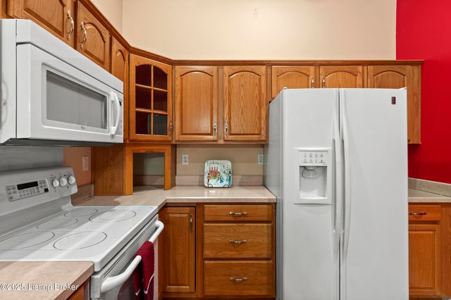 10403 Pine Glen Cir, Louisville, KY 40291