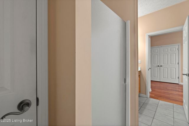 10403 Pine Glen Cir, Louisville, KY 40291