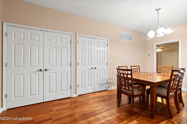 10403 Pine Glen Cir, Louisville, KY 40291