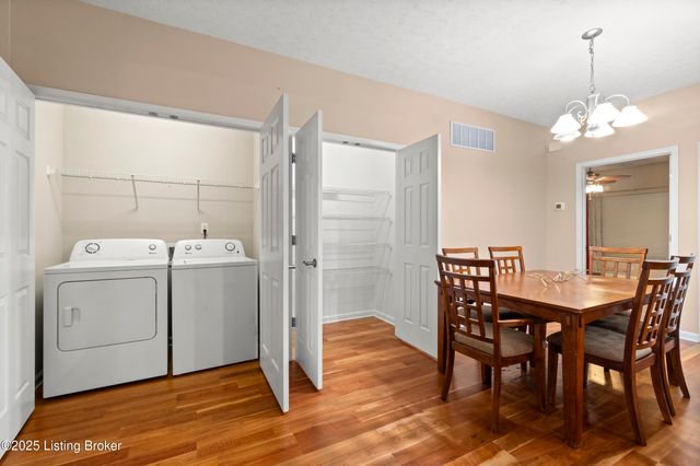 10403 Pine Glen Cir, Louisville, KY 40291