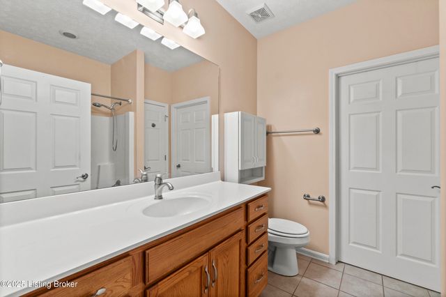 10403 Pine Glen Cir, Louisville, KY 40291