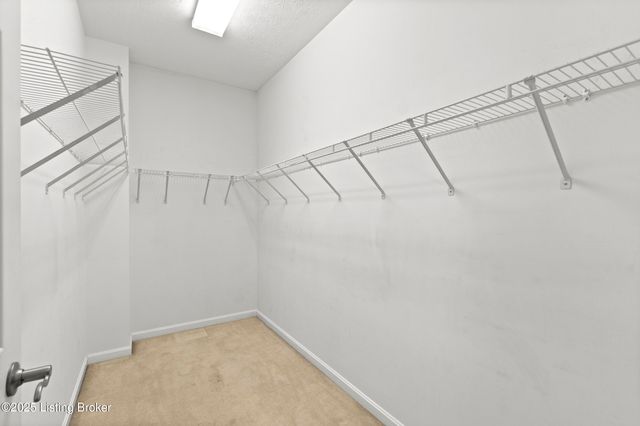 10403 Pine Glen Cir, Louisville, KY 40291