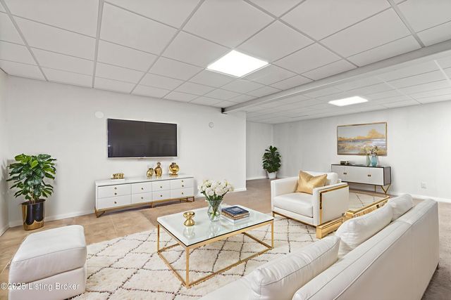 10403 Pine Glen Cir, Louisville, KY 40291