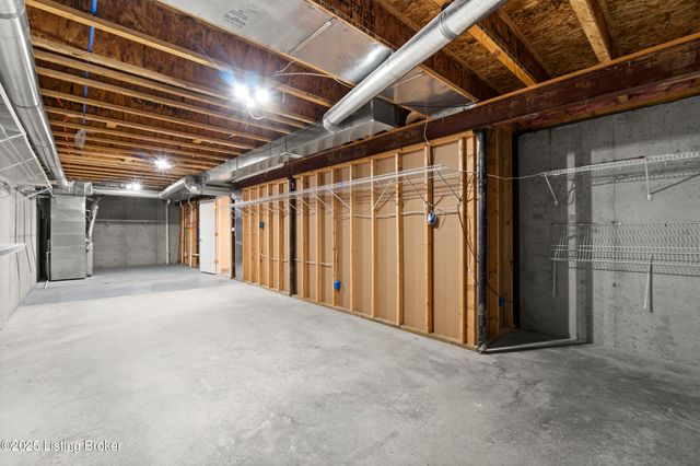 10403 Pine Glen Cir, Louisville, KY 40291