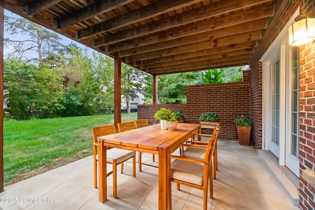 10403 Pine Glen Cir, Louisville, KY 40291