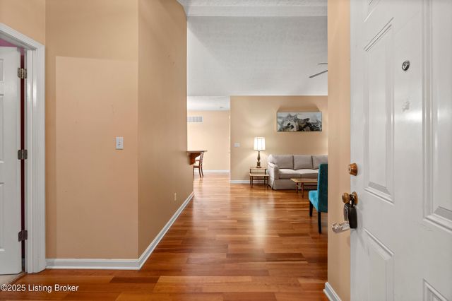 10403 Pine Glen Cir, Louisville, KY 40291