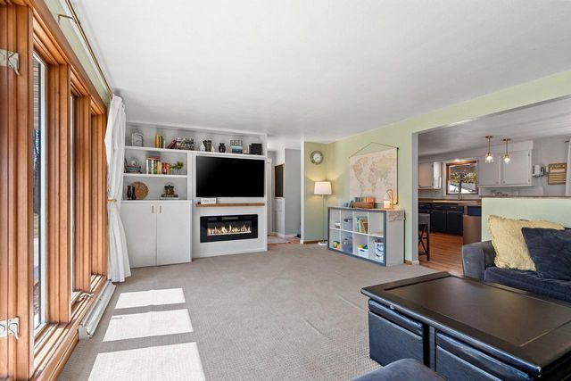 421 MEMORY COURT, Green Bay, WI 54301