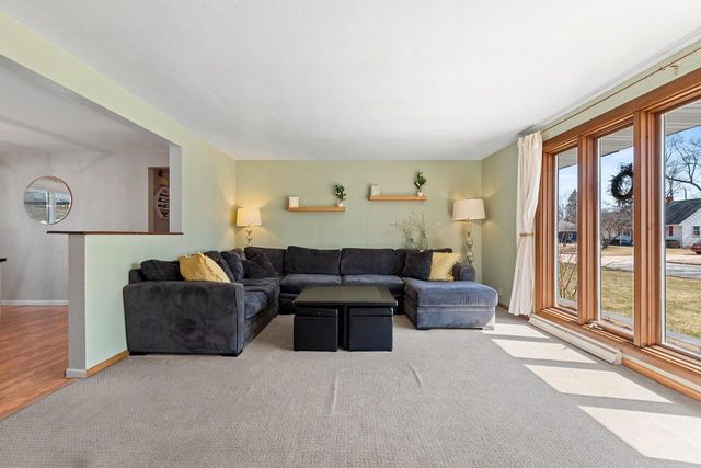 421 MEMORY COURT, Green Bay, WI 54301