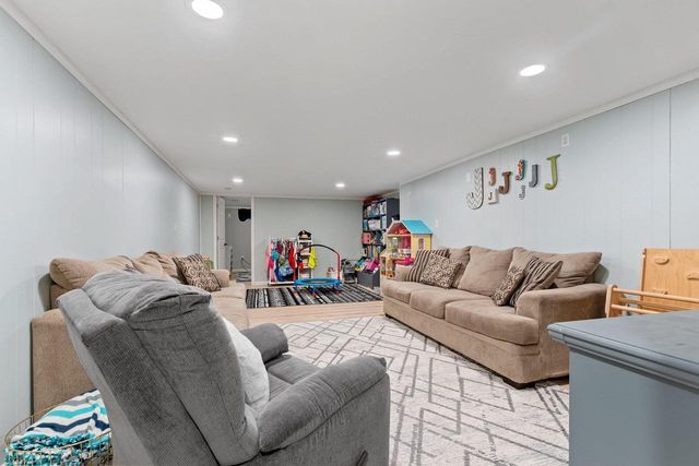421 MEMORY COURT, Green Bay, WI 54301