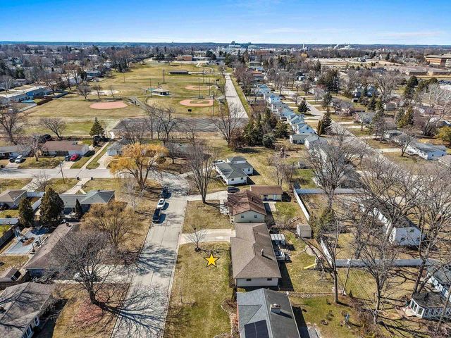 421 MEMORY COURT, Green Bay, WI 54301