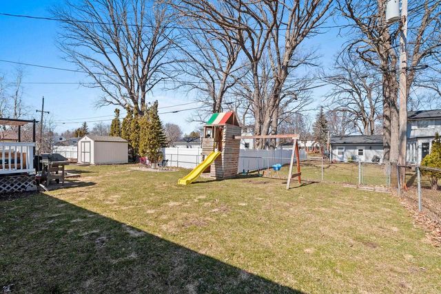 421 MEMORY COURT, Green Bay, WI 54301