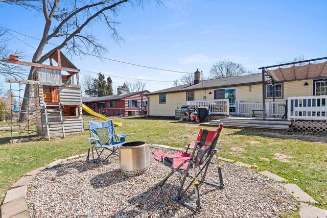 421 MEMORY COURT, Green Bay, WI 54301