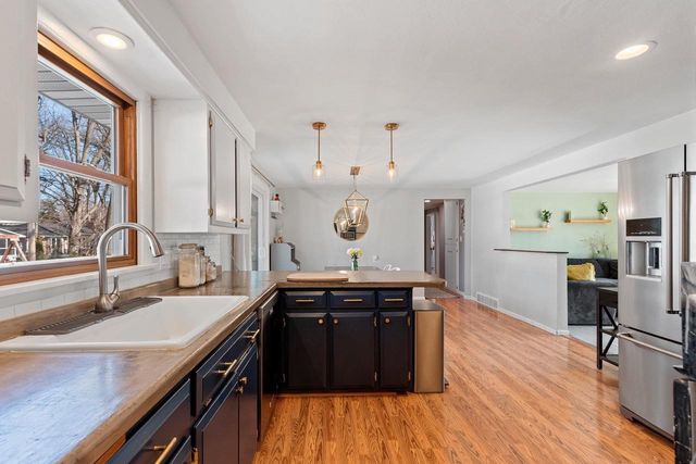 421 MEMORY COURT, Green Bay, WI 54301