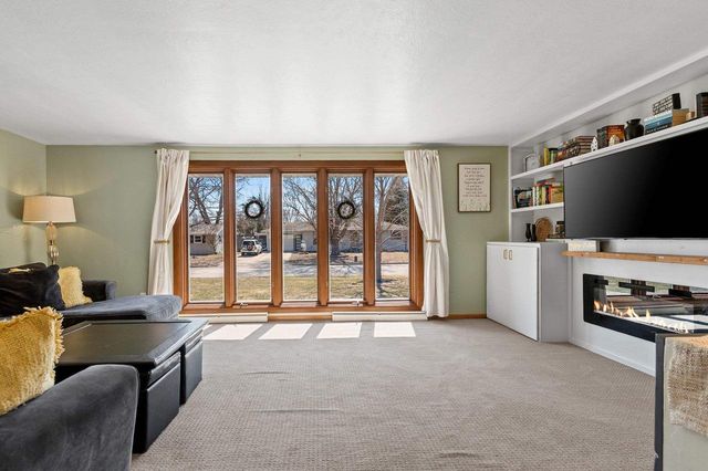 421 MEMORY COURT, Green Bay, WI 54301
