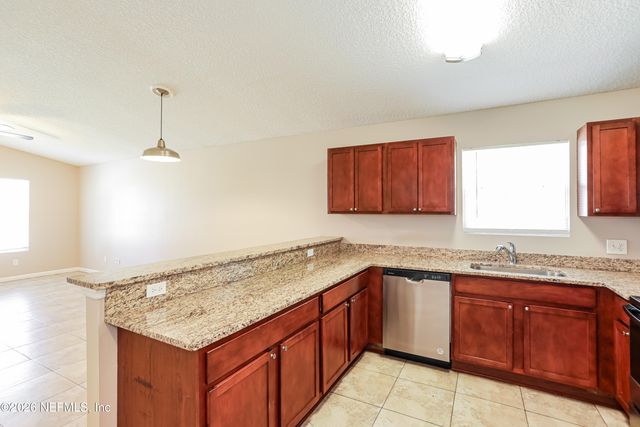 628 4TH Avenue S, Jacksonville Beach, FL 32250