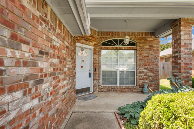 7408 Cross Ridge Circle, Fort Worth, TX 76120