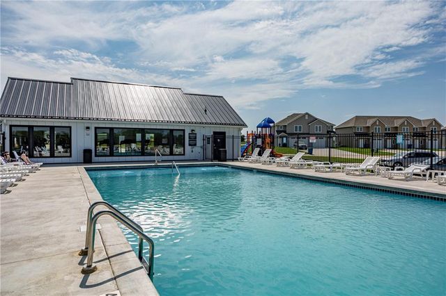 356 B SE 85 Road, Warrensburg, MO 64093