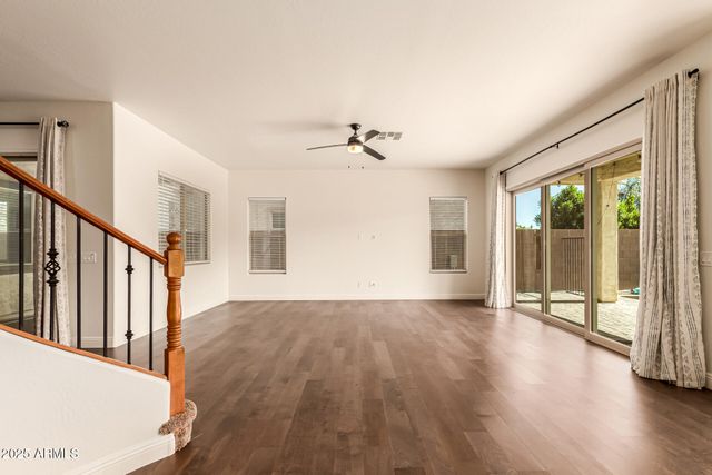 8539 W MIDWAY Avenue, Glendale, AZ 85305