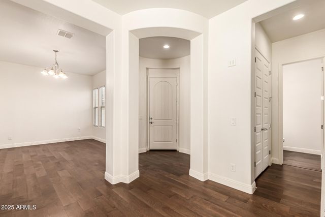 8539 W MIDWAY Avenue, Glendale, AZ 85305