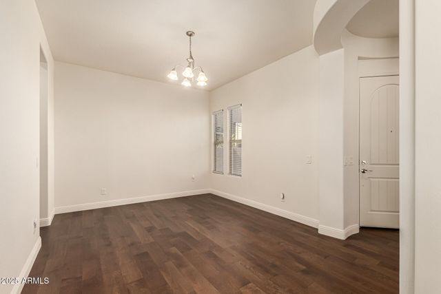 8539 W MIDWAY Avenue, Glendale, AZ 85305