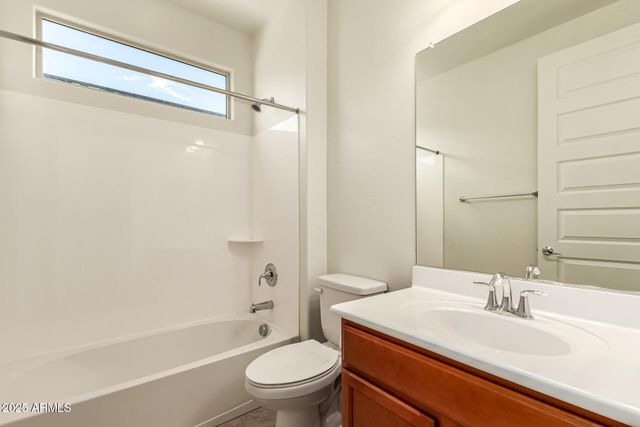 8539 W MIDWAY Avenue, Glendale, AZ 85305