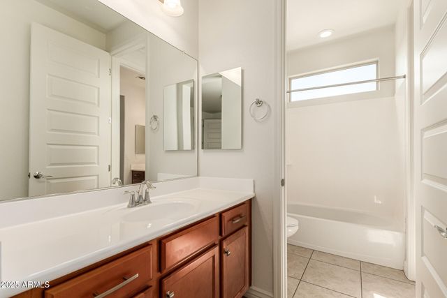 8539 W MIDWAY Avenue, Glendale, AZ 85305