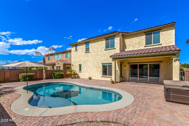 8539 W MIDWAY Avenue, Glendale, AZ 85305