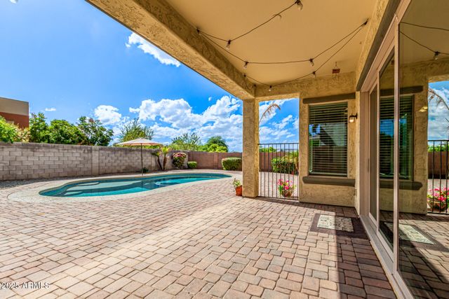 8539 W MIDWAY Avenue, Glendale, AZ 85305