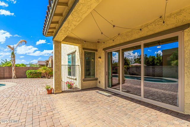 8539 W MIDWAY Avenue, Glendale, AZ 85305