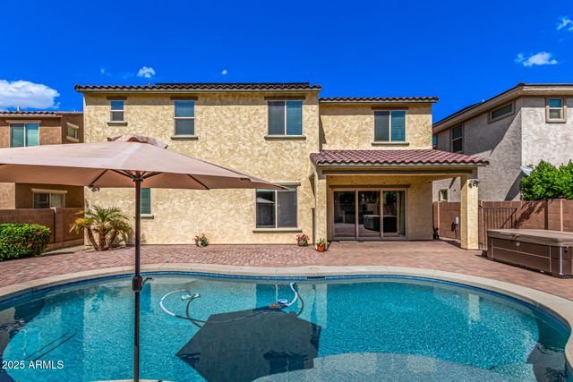 8539 W MIDWAY Avenue, Glendale, AZ 85305