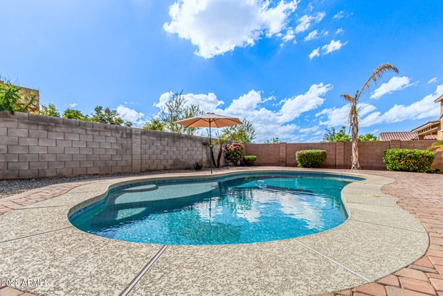 8539 W MIDWAY Avenue, Glendale, AZ 85305
