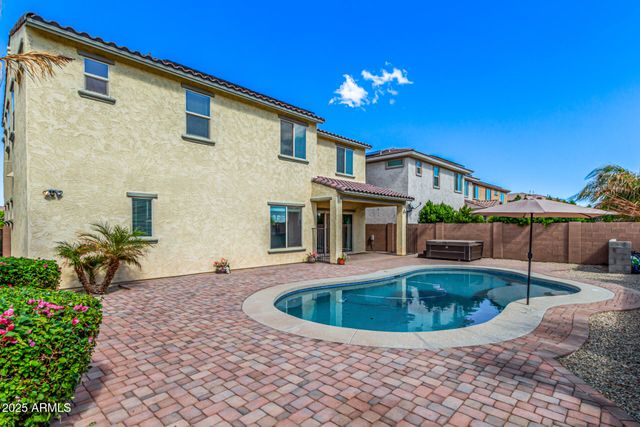 8539 W MIDWAY Avenue, Glendale, AZ 85305