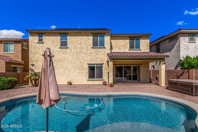 8539 W MIDWAY Avenue, Glendale, AZ 85305